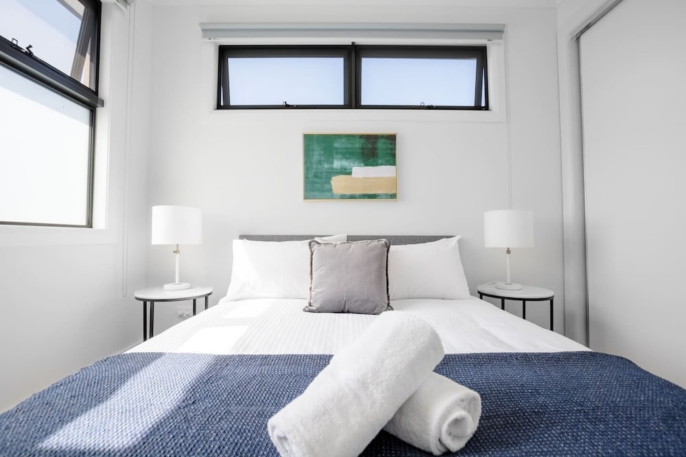 Фото WoW Factor! luxe 4br Townhouse@glen Waverley