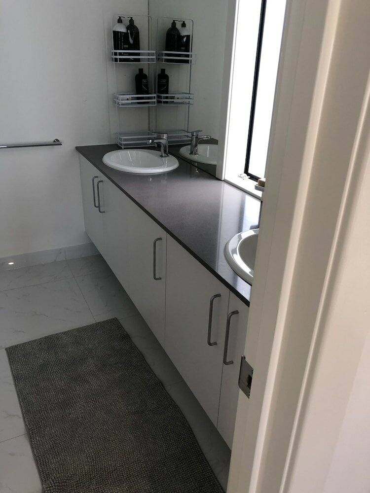 Фото Apple House Upper Point Cook