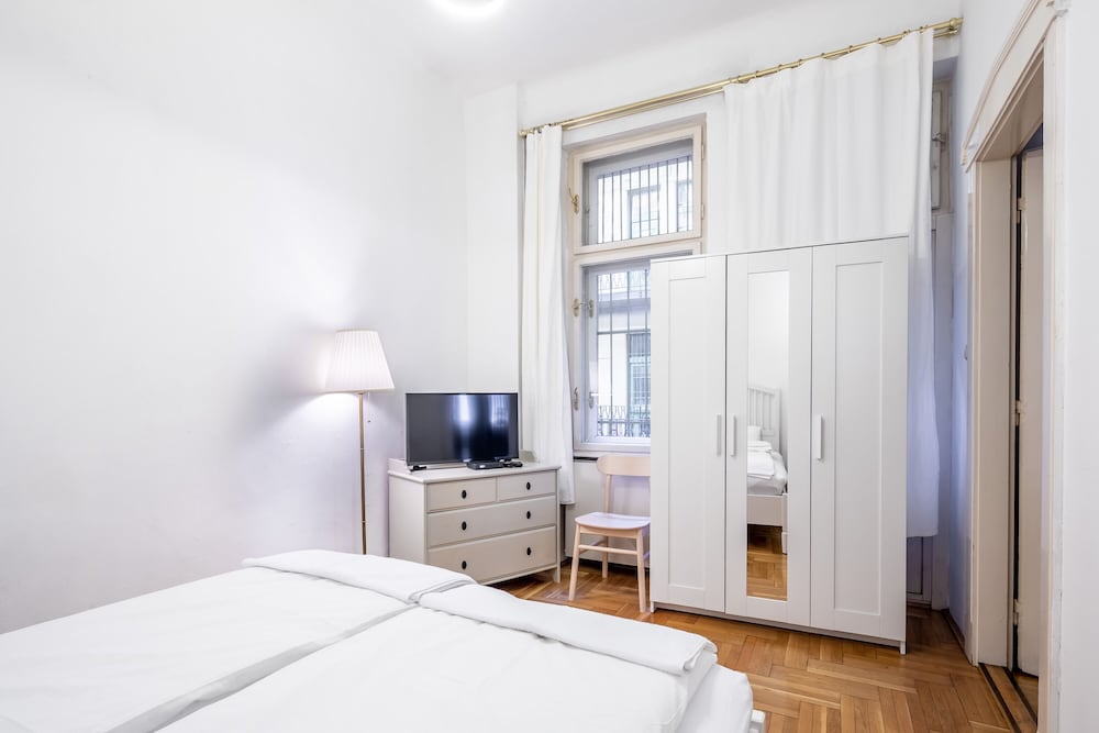 Фото Huge Apartment in the city center