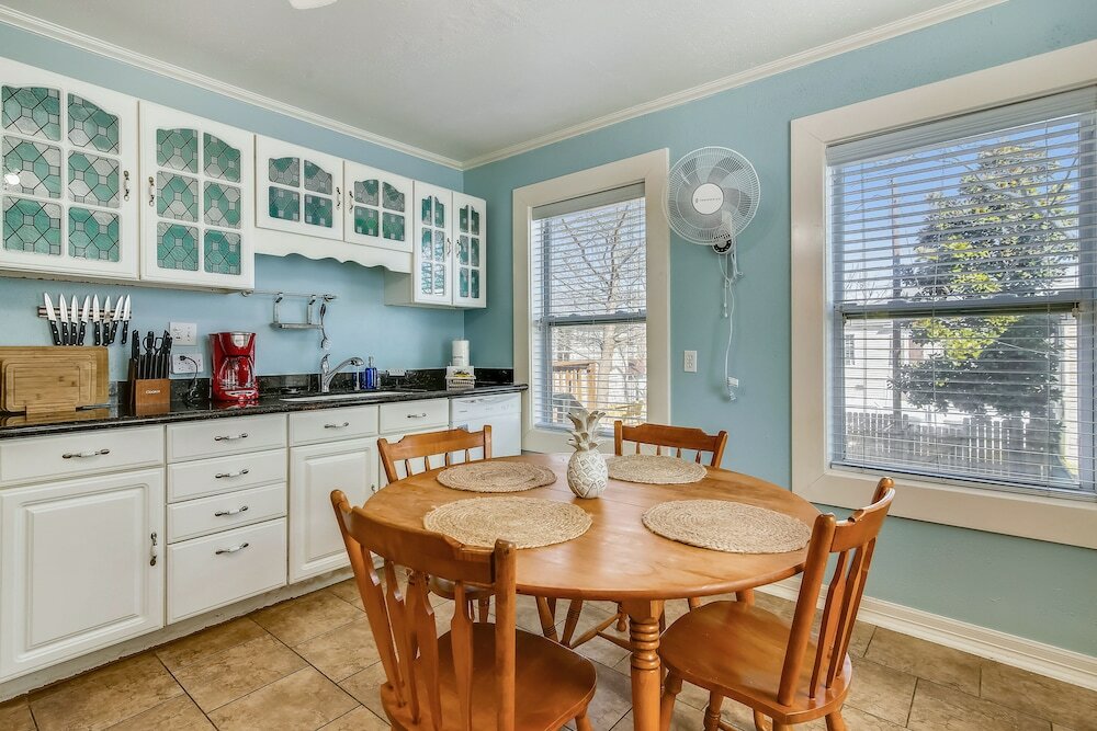 Фото A Bended Oak Bungalow