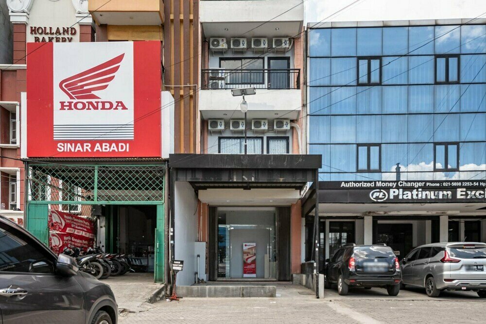 Hotel RedDoorz near Tanjung Duren 2, Jakarta, photo