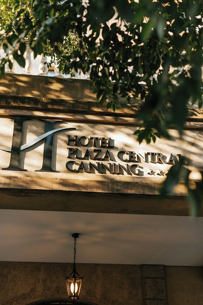 Фото Hotel Plaza Central Canning