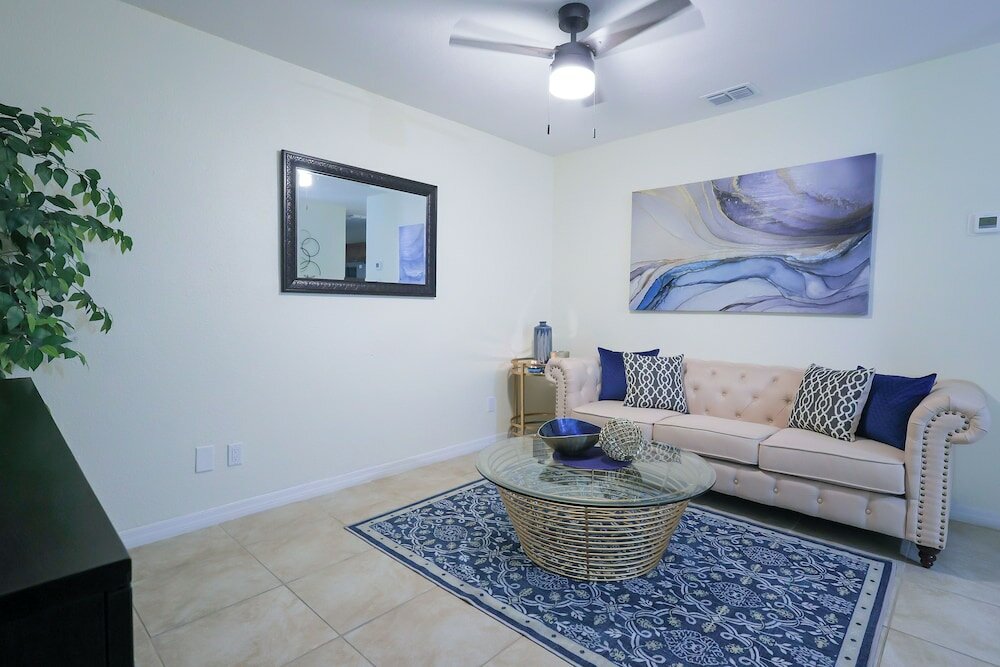 Фото Saint Joseph Suites Down Town Tampa