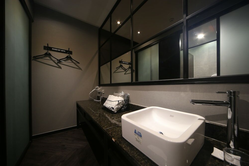 Фото Brown Dot Hotel Beomil