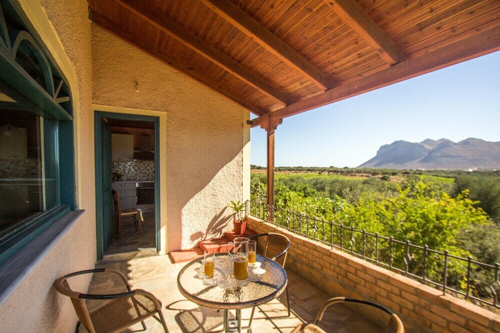 Фото Gorgeous Stone Cottage by the sea