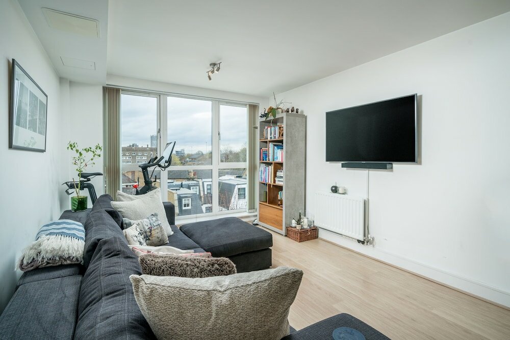 Фото Altido Gorgeous 2-Bed Flat W Desk In Wandsworth