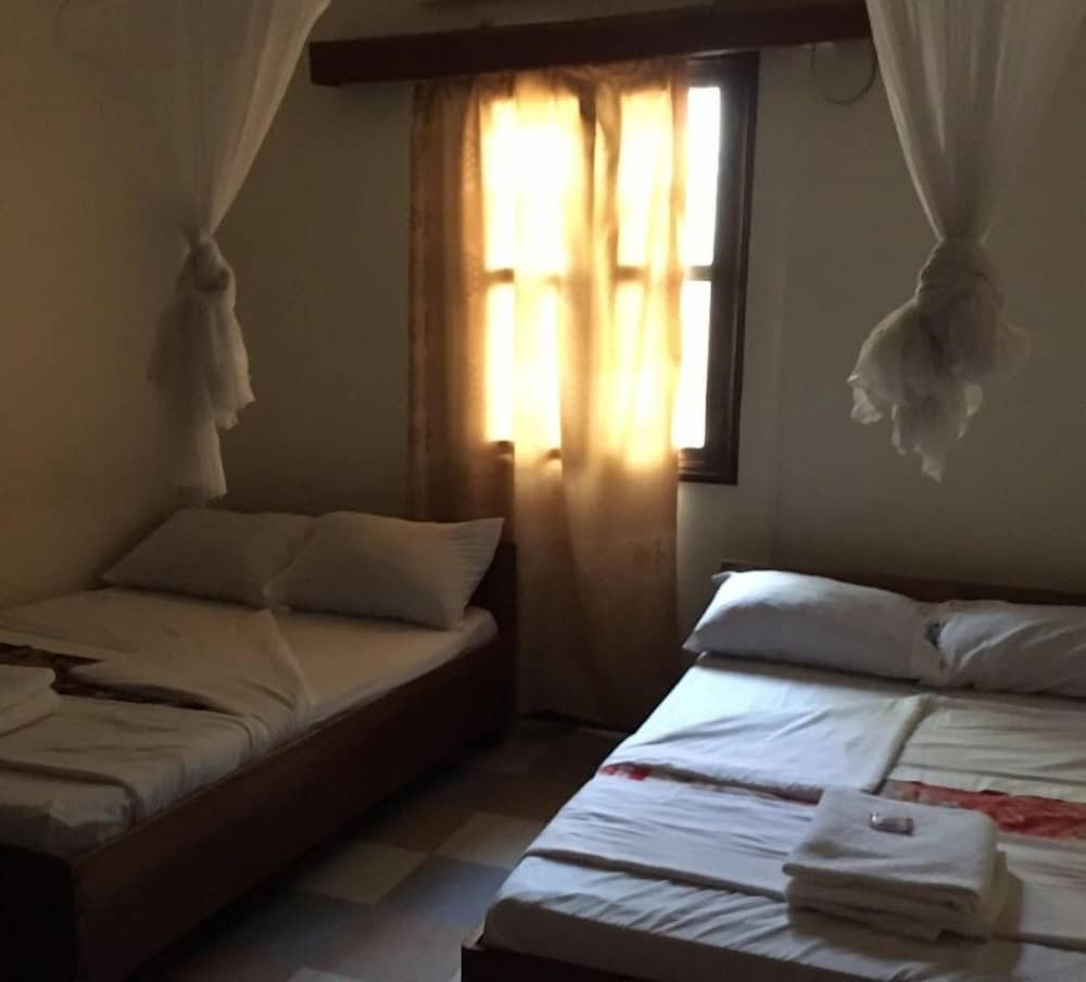 Фото Rwenzori International Hotel