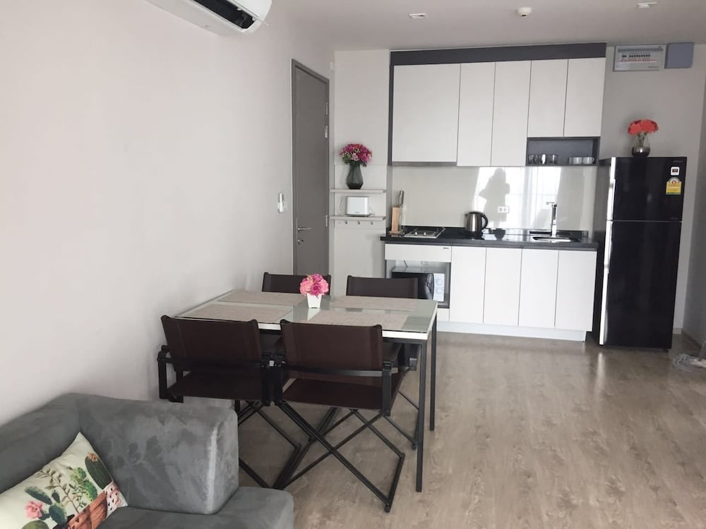 Фото The Base Central Pattaya Sea View