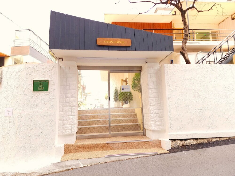 Фото Oyo Myeongdong 5 Lodge