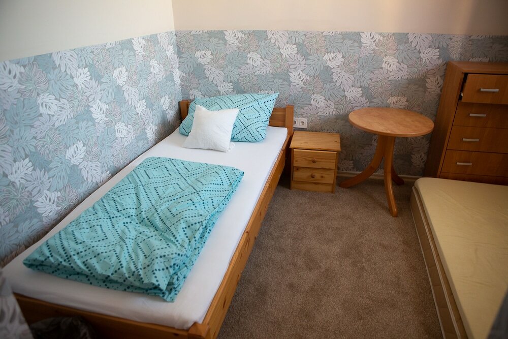 Фото Hunyadi Panzió- Apartmanház