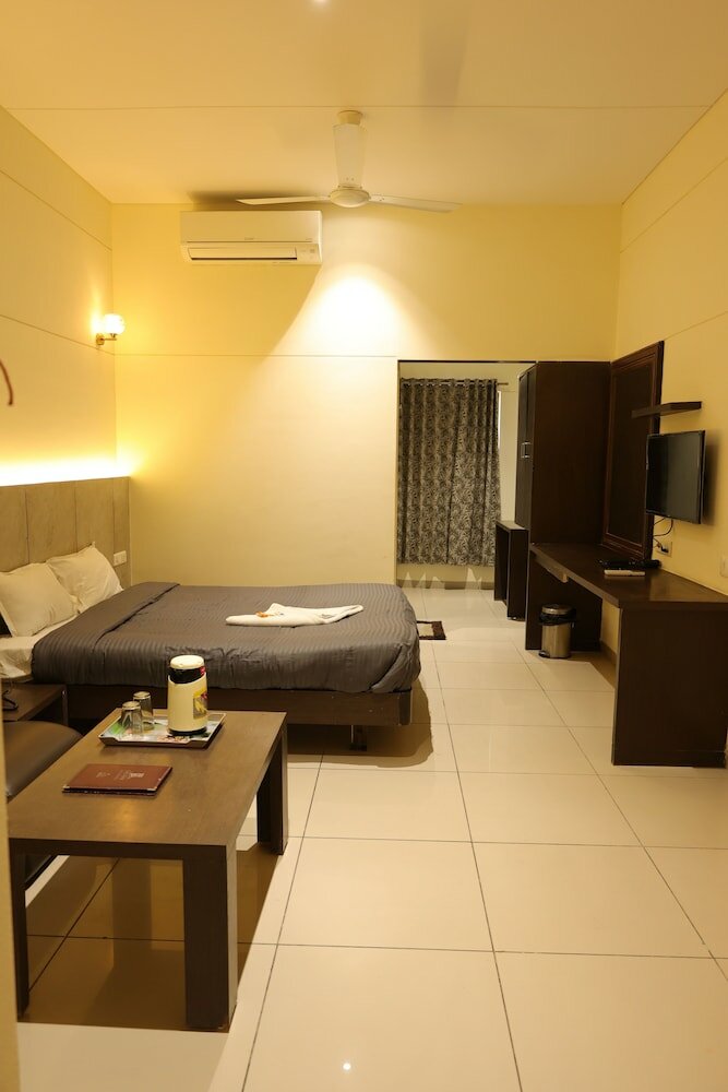 Фото Hotel Galaxy Deluxe