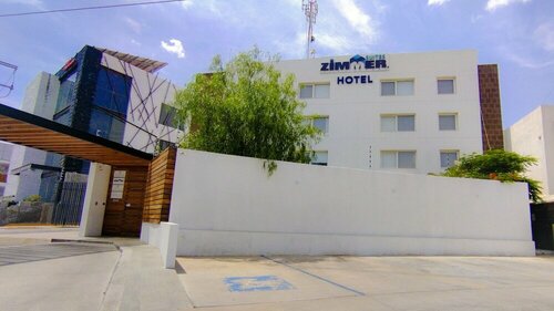 Гостиница Zimmer Suites в Агуаскальентесе