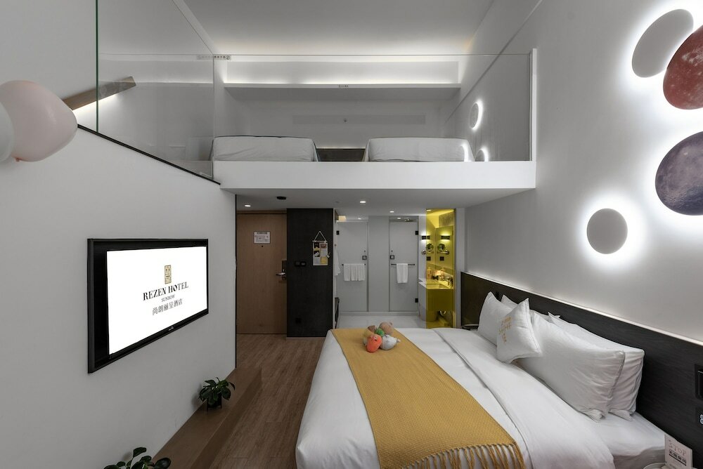 Фото Rezen Sunbow Hotel