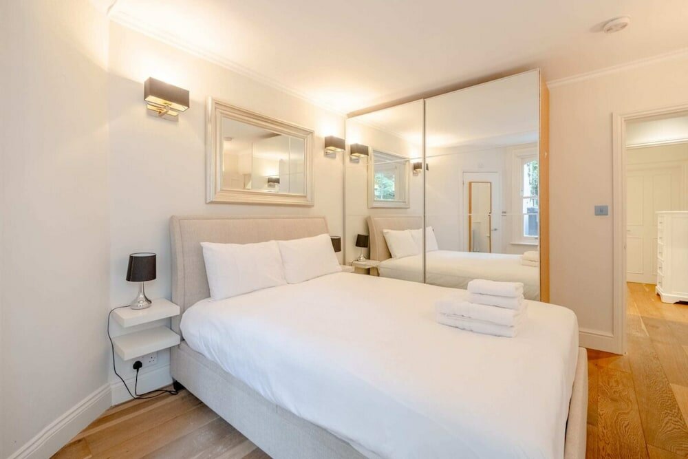 Фото Gorgeous 2bd Flat With Patio - South Kensington!
