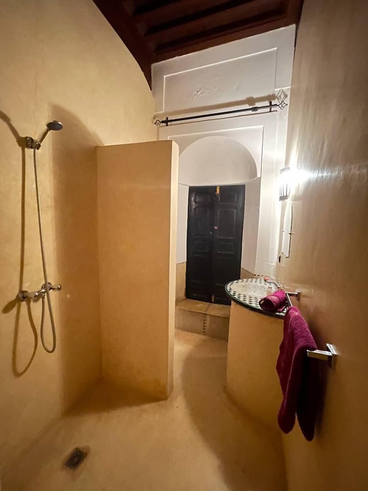 Фото Riad Rwija