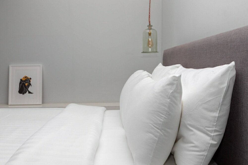 Фото Stylish 2 Bedroom Converted Victorian Storefront