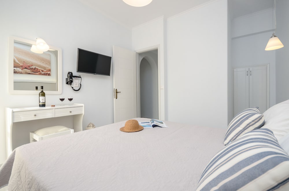 Фото Birikos Studios & Apartments