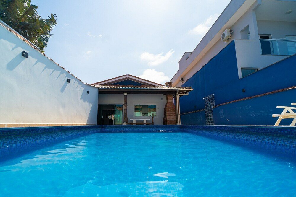 Фото Aconchegante casa em condomínio fechado com lazer completo