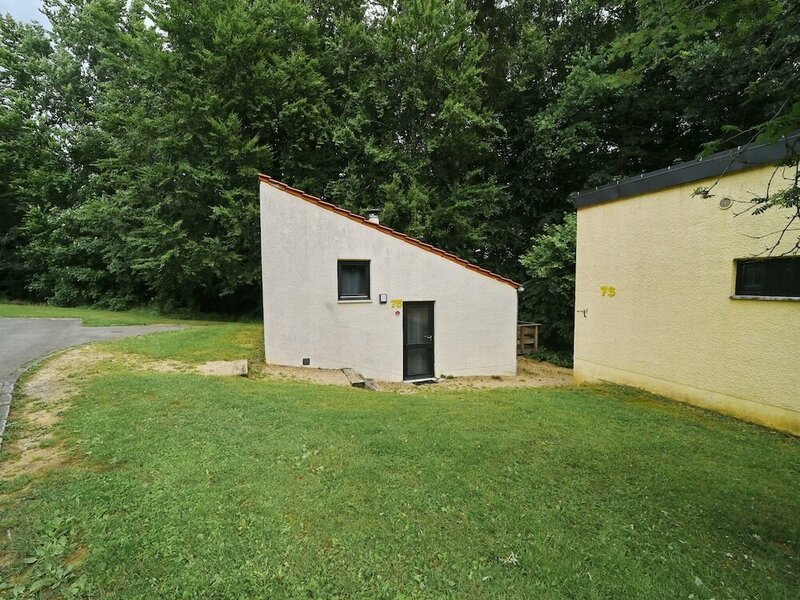 Гостиница Renovated Bungalow Near the Lake of Vallée de Rabais in Virton