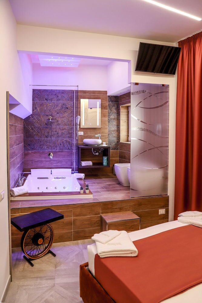 Фото Twin Towers Naples Luxury