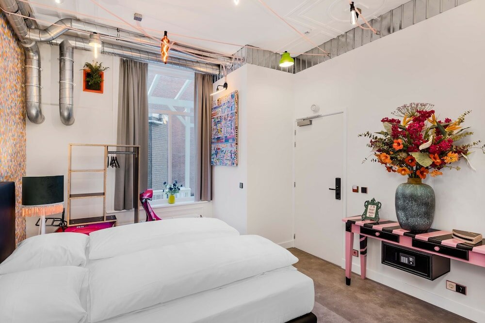 Фото The Monument Hotel