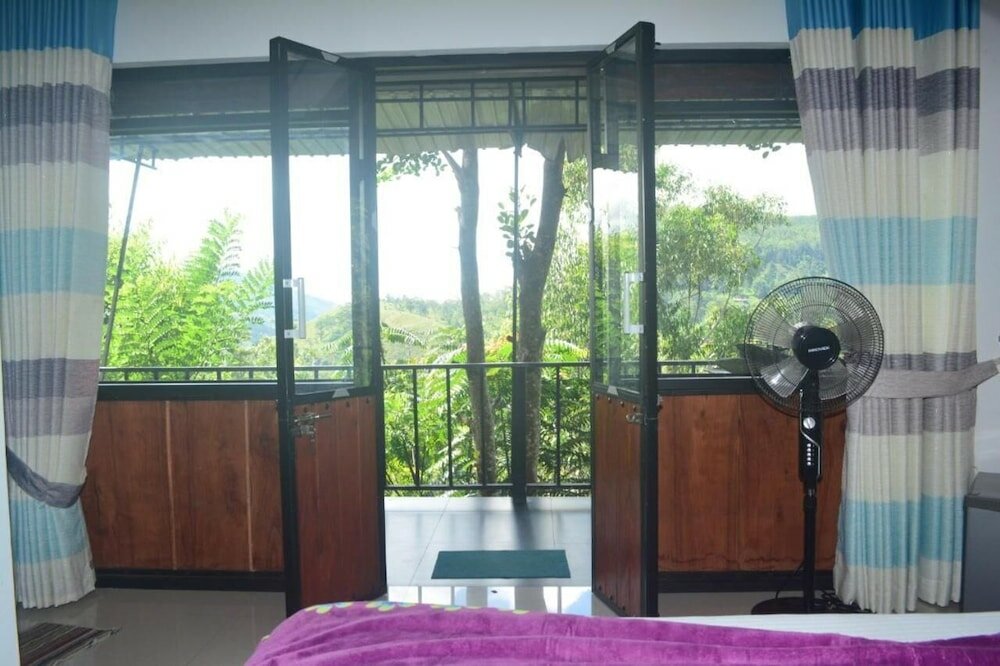 Фото Cloudy Hill Cottage