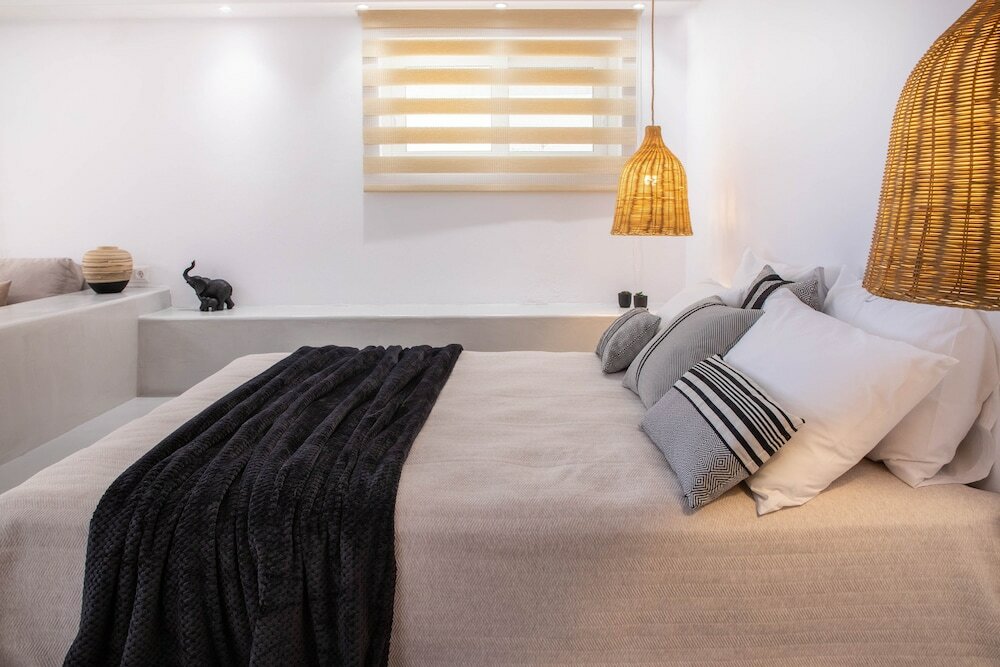 Фото Pebble Luxury Suite by the Sea