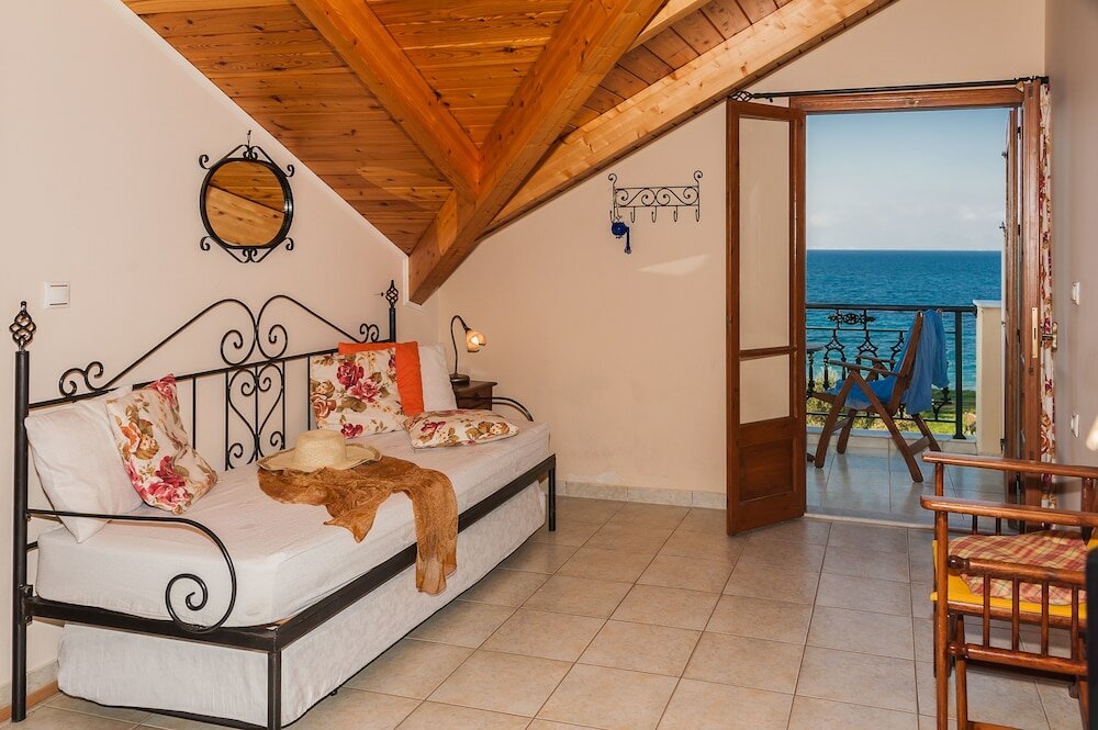 Фото Kavos Psarou Studios and Apartments