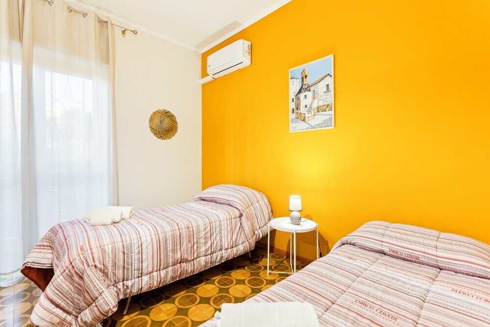 Фото Roomy And Bright Apartment With Balconies X6