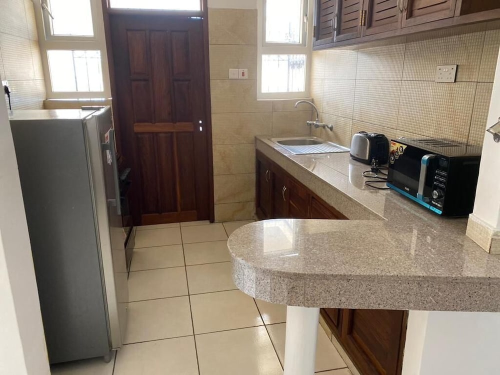 Фото Armaan Suites and Restaurant