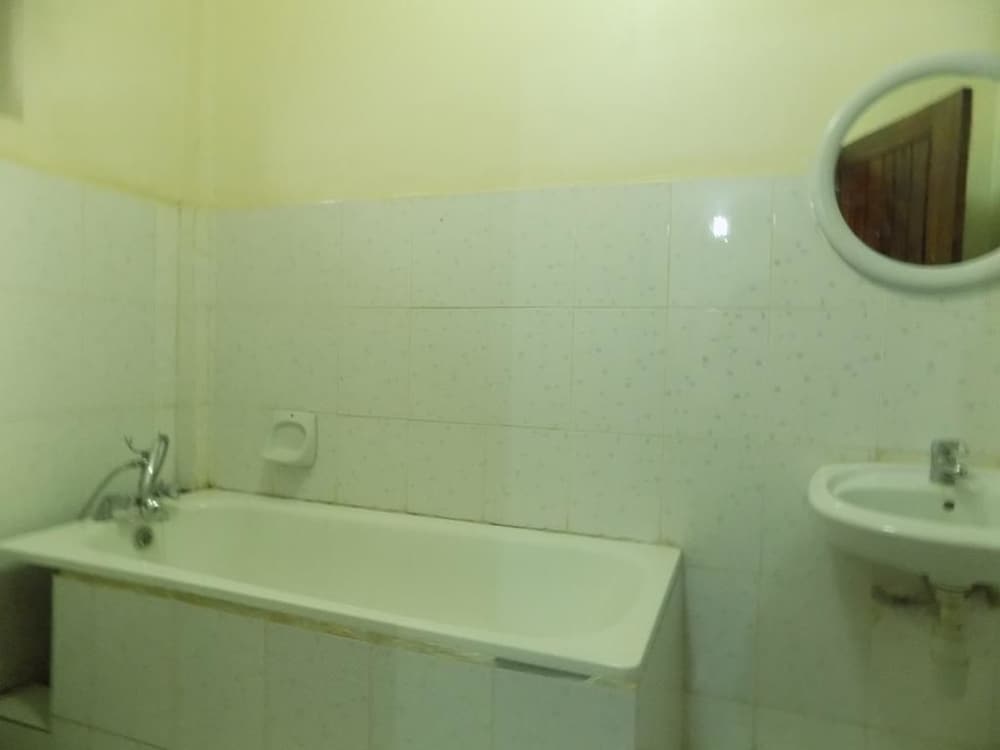 Фото Pride Travellers Hotel