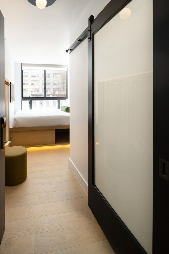 Фото Little Charlie Hotel