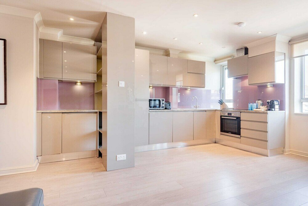 Фото Stunning 3-bed in the heart of London