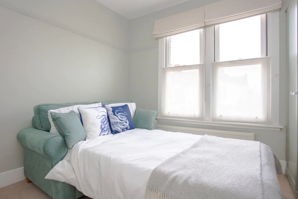 Фото Bright2 Bedroom Apartment With Roof Terrace in Wimbledon