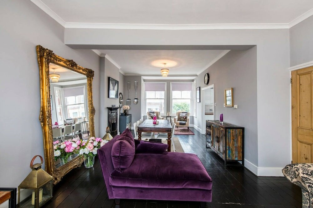 Фото Bright, Stylish 3bed Flat in West Hampstead