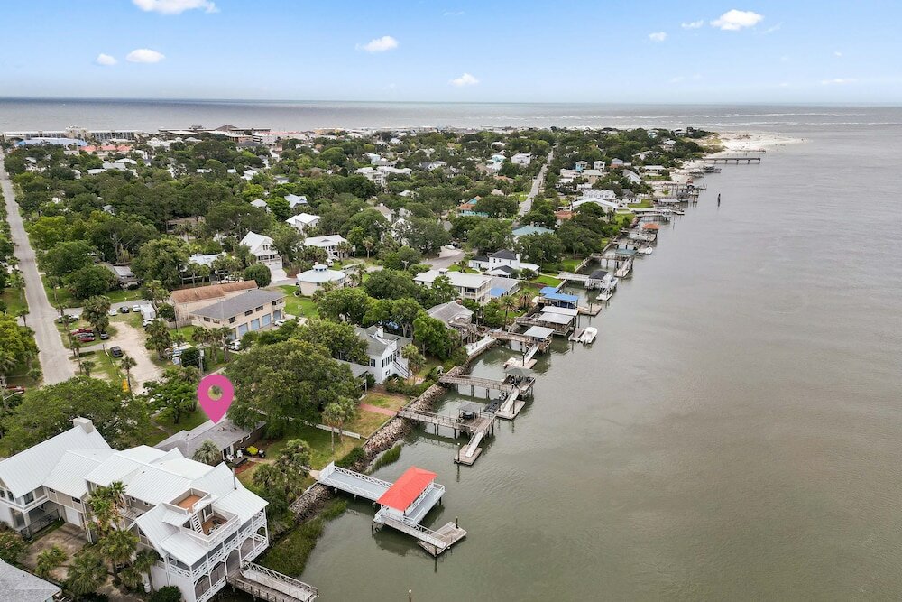 Фото 1401 Chatham Ave