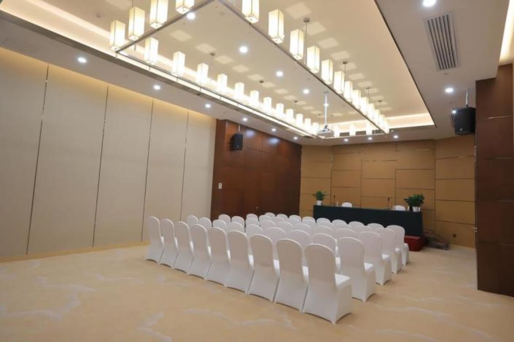 Фото Changsha Hualiang Huatian Holiday Hotel