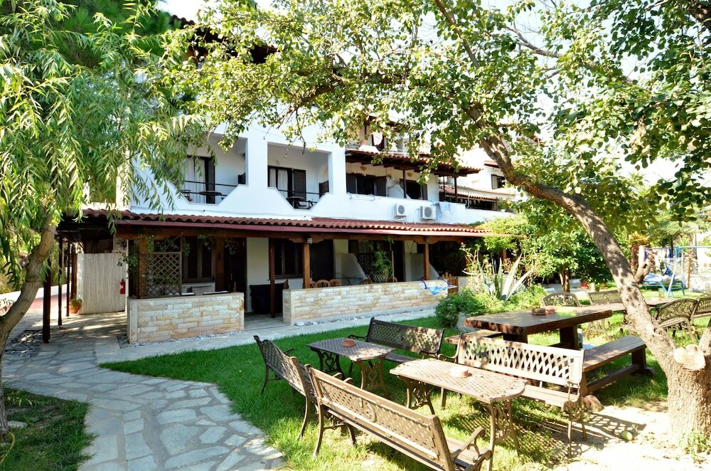 Фото отеля 2