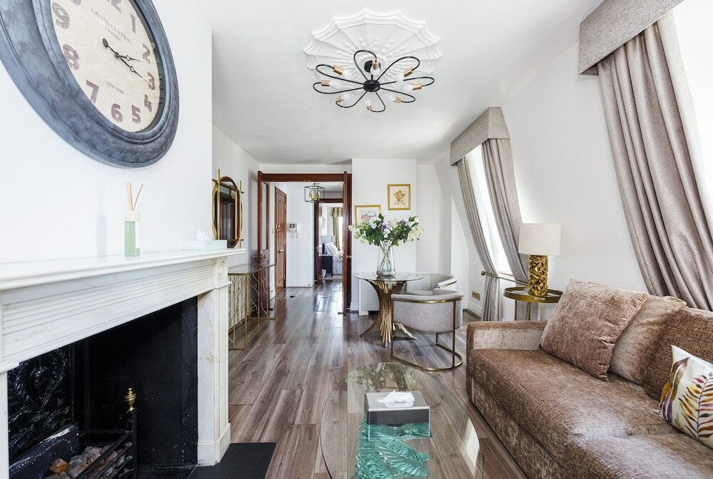 Фото Carlton Court - Mayfair