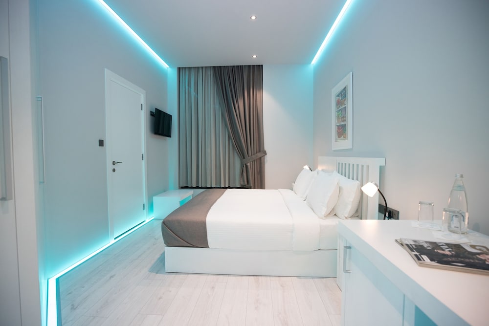 Фото Metro Hotel Tirana