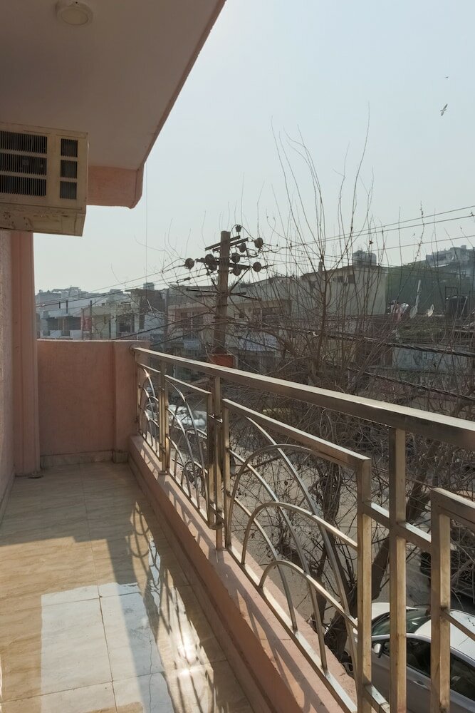 Фото Eat Sleep Wander Studio Apartments