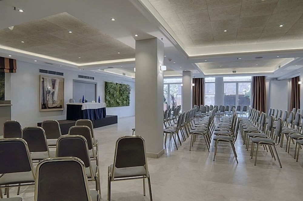 Фото Hotel Majadahonda