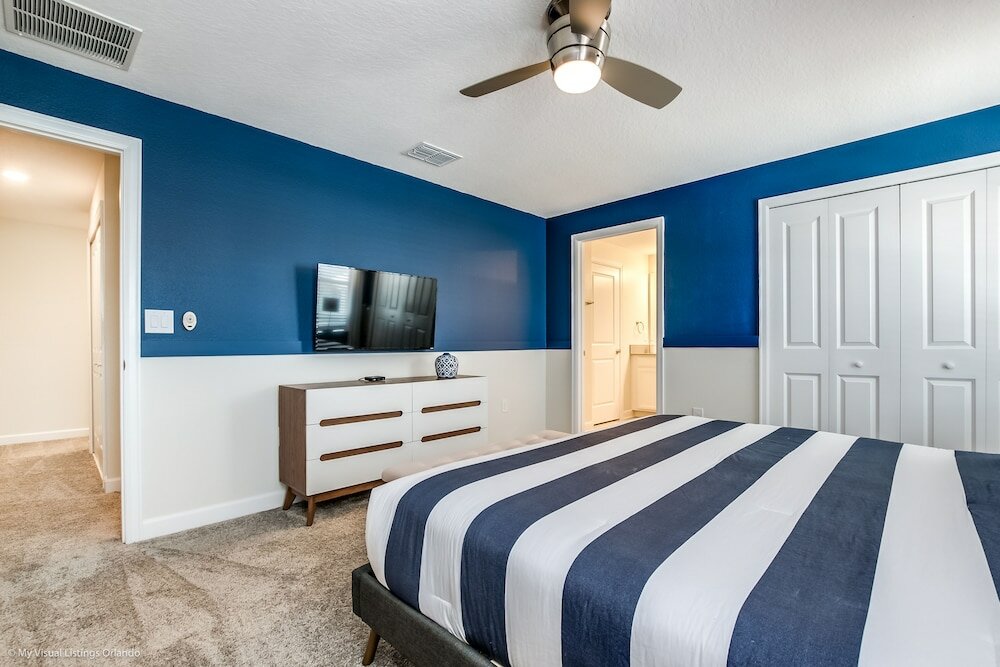 Фото Stylish Home w Private Pool, 10 Min. From Disney!