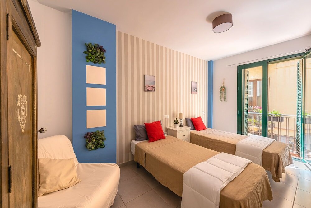 Фото Skysea Holidays City Center Suites