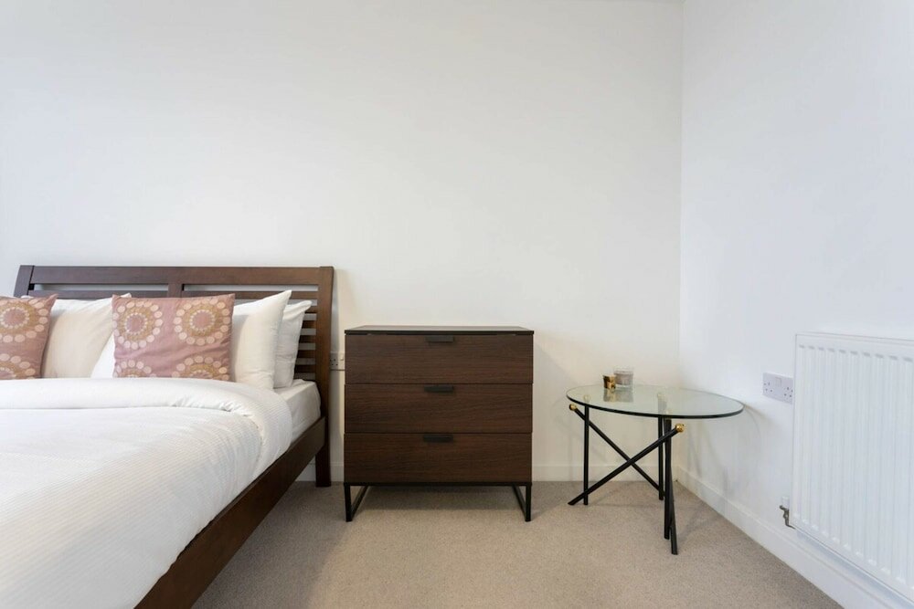 Фото Modern 1 Bedroom Apartment Near Canary Wharf With Balcony