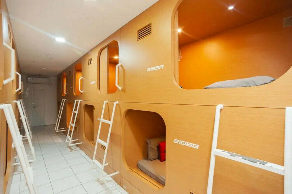 Фото RedDoorz Hostel near Taman Puring