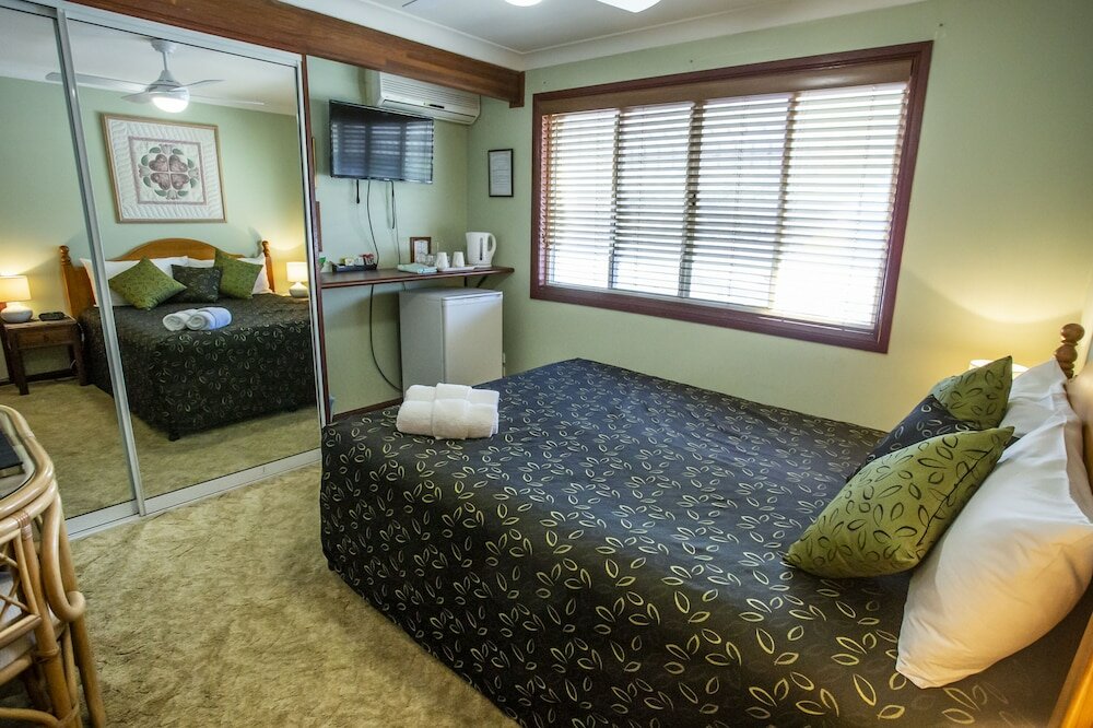 Фото Ainslie Manor B&b