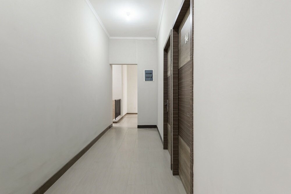 Фото RedDoorz near Grand City Mall 2