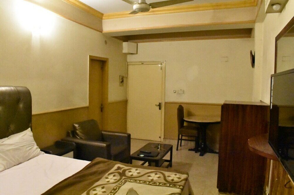 Фото Hotel Royal Gardens Jail Road