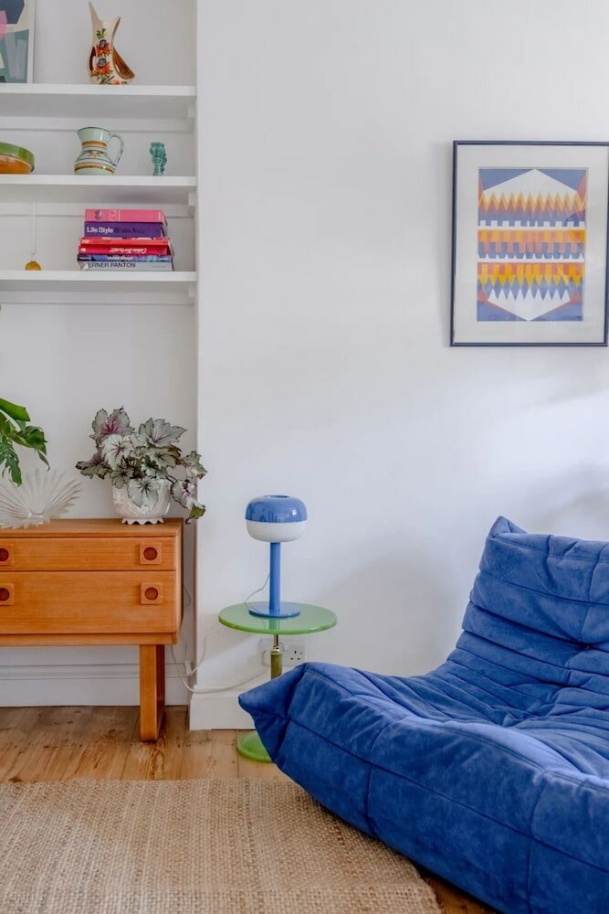 Фото Unique Vintage-style 3bd Flat - Dalston